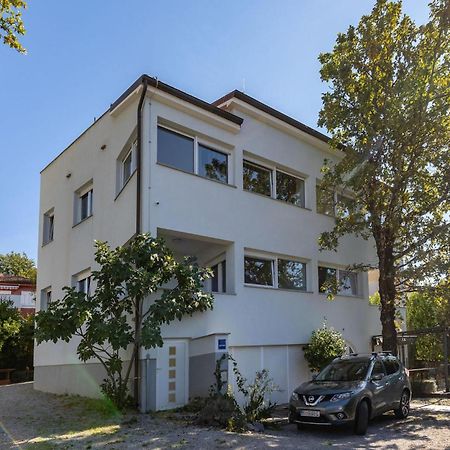 Amazing Apartment In Njivice With Kitchen Zewnętrze zdjęcie