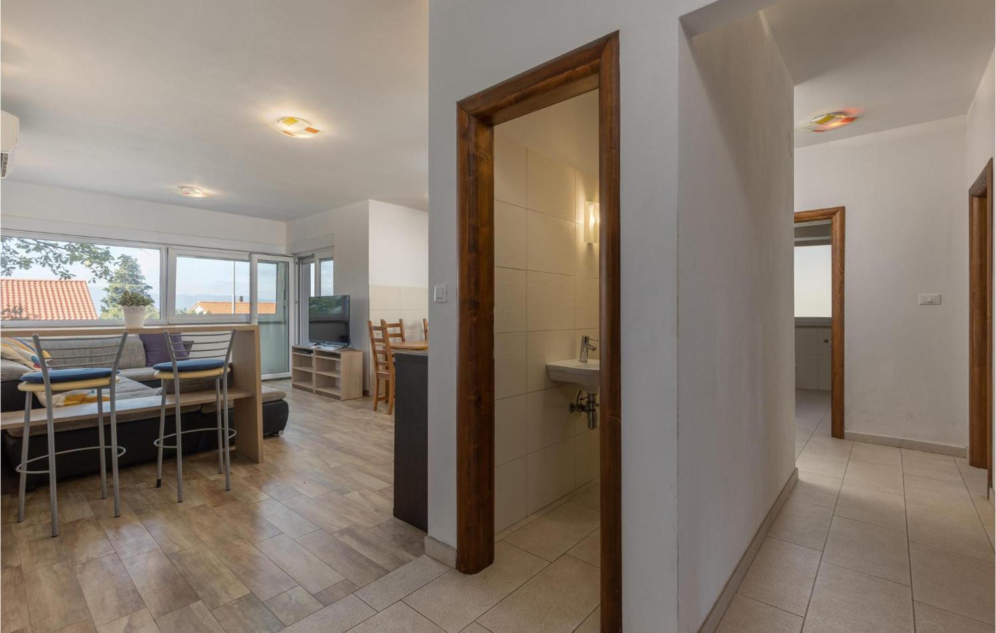 Amazing Apartment In Njivice With Kitchen Zewnętrze zdjęcie