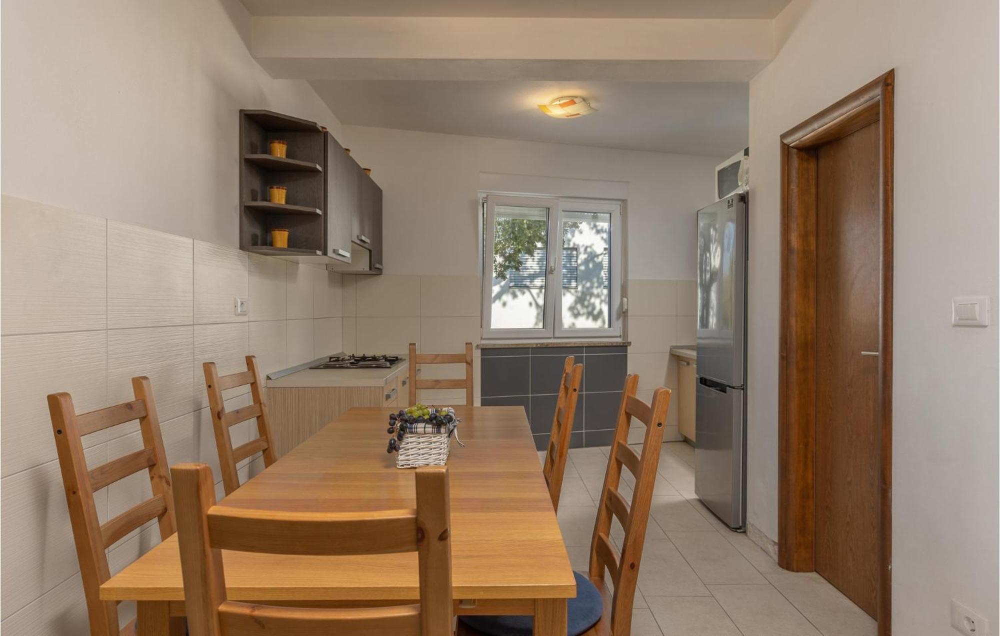 Amazing Apartment In Njivice With Kitchen Zewnętrze zdjęcie
