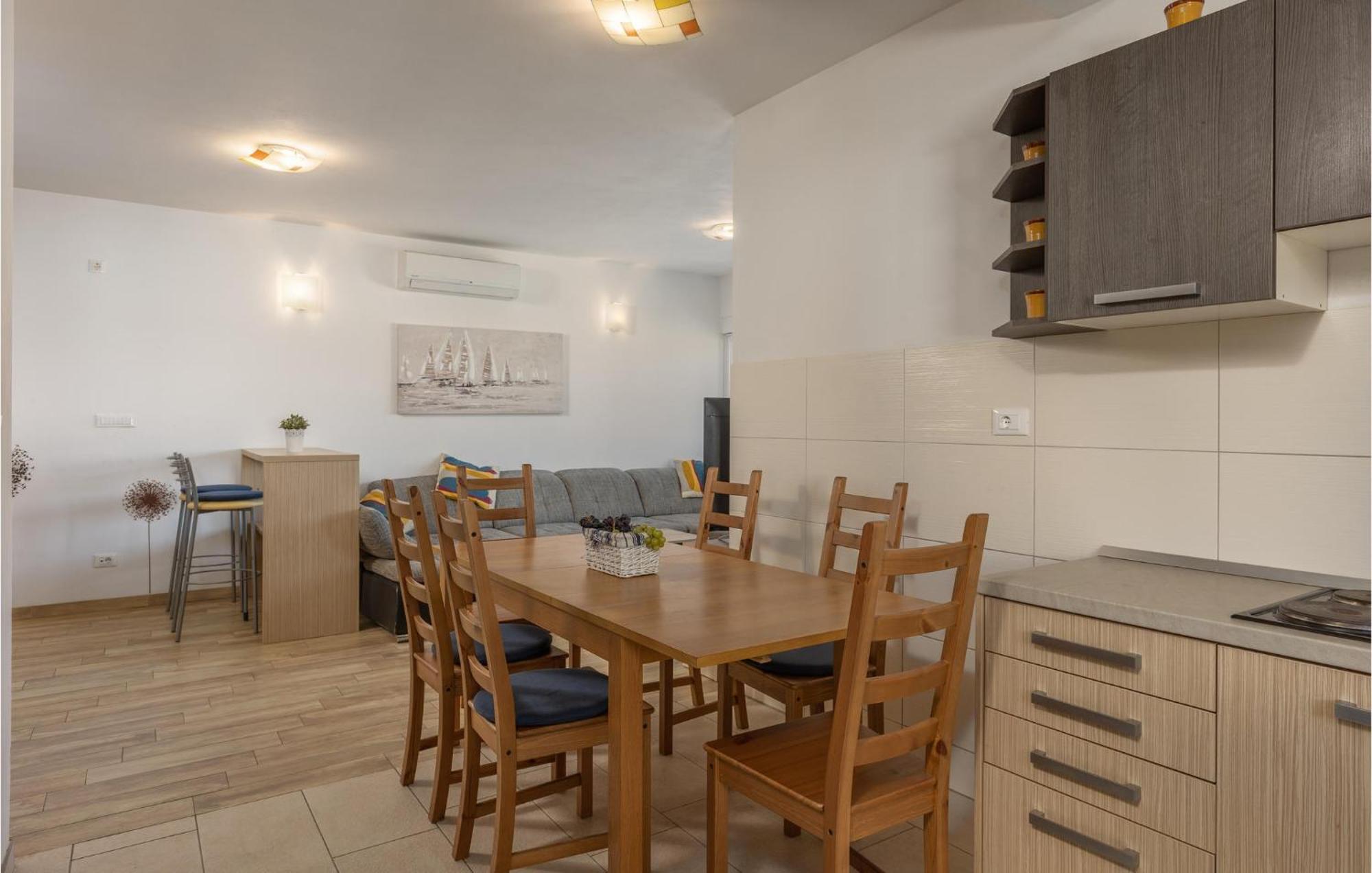 Amazing Apartment In Njivice With Kitchen Zewnętrze zdjęcie