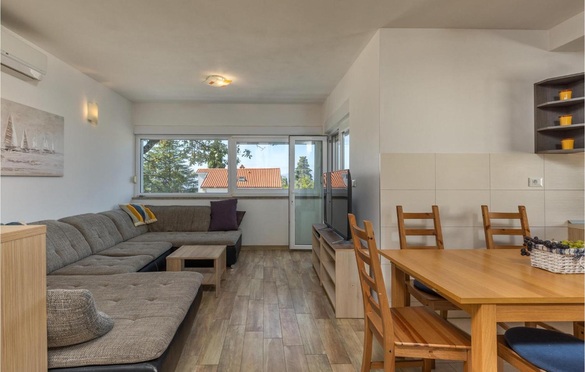 Amazing Apartment In Njivice With Kitchen Zewnętrze zdjęcie